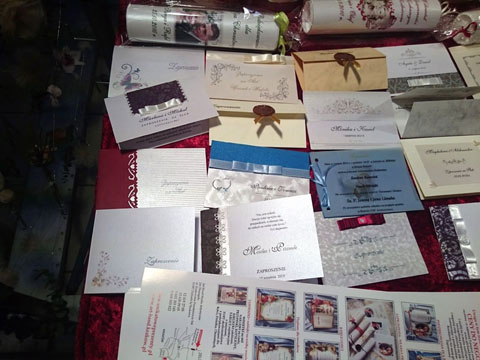 �lubne stoisko z zaproszeniami